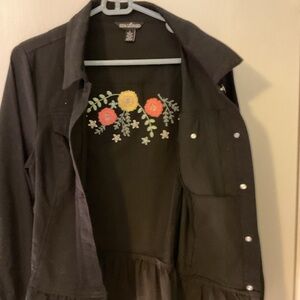 Nina Leonard Black Jean Jacket with Floral Embroidery size large no fading